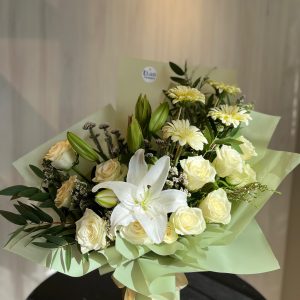 باقة الوردالأبيض النقي